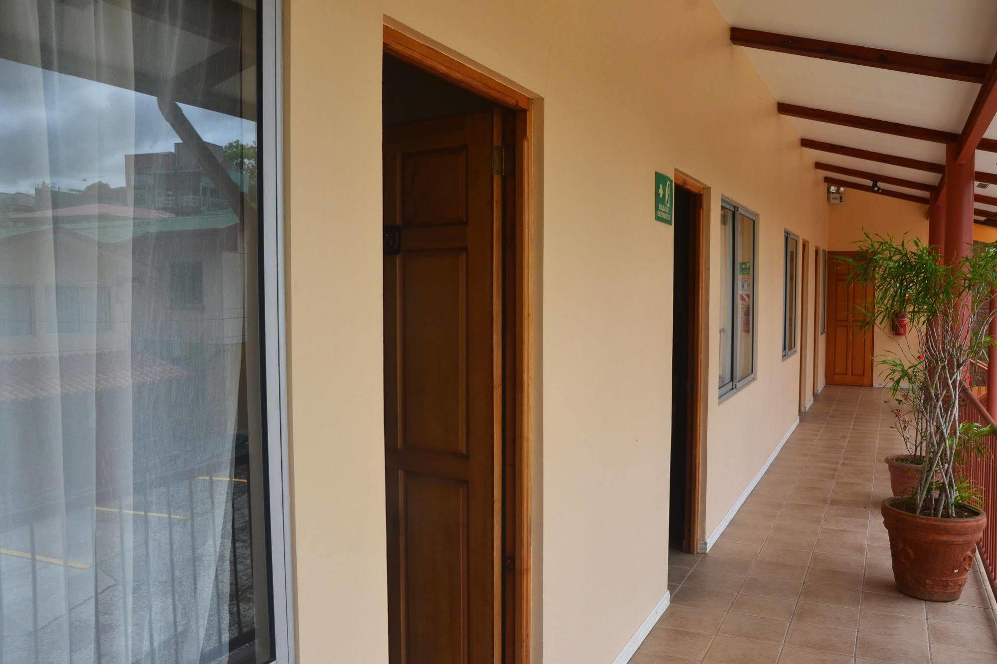 Hotel La Villa Quesada  Extérieur photo